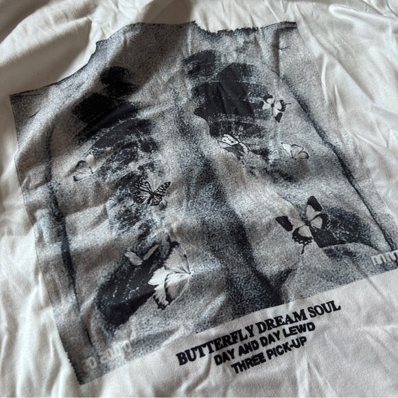 Butterfly X-Ray Ribs Graphic Tee - Picture 2 of 7